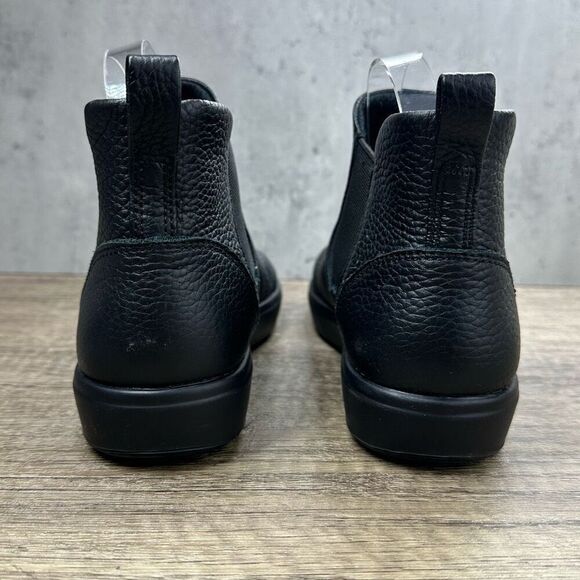 Ecco~Women’s~Black Pebbled Leather Pull On Chelsea Style Bootie~Size 37/6-6.5 - Picture 4 of 9